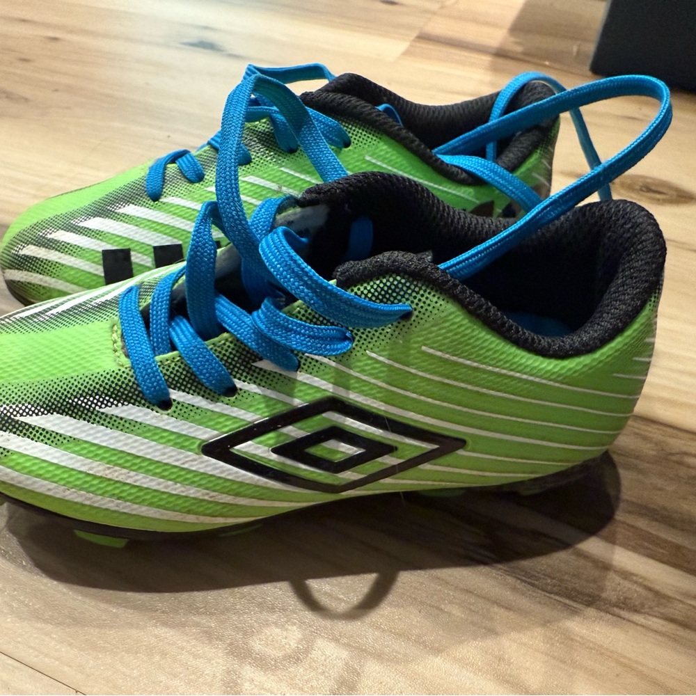Umbro 8C Green Soccer Cleats